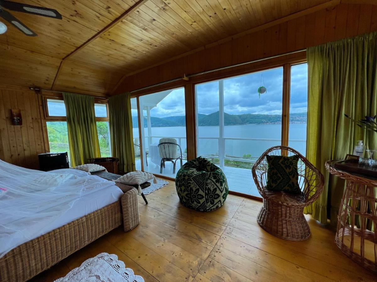 Vila Dream Tricule Svinita Exteriér fotografie