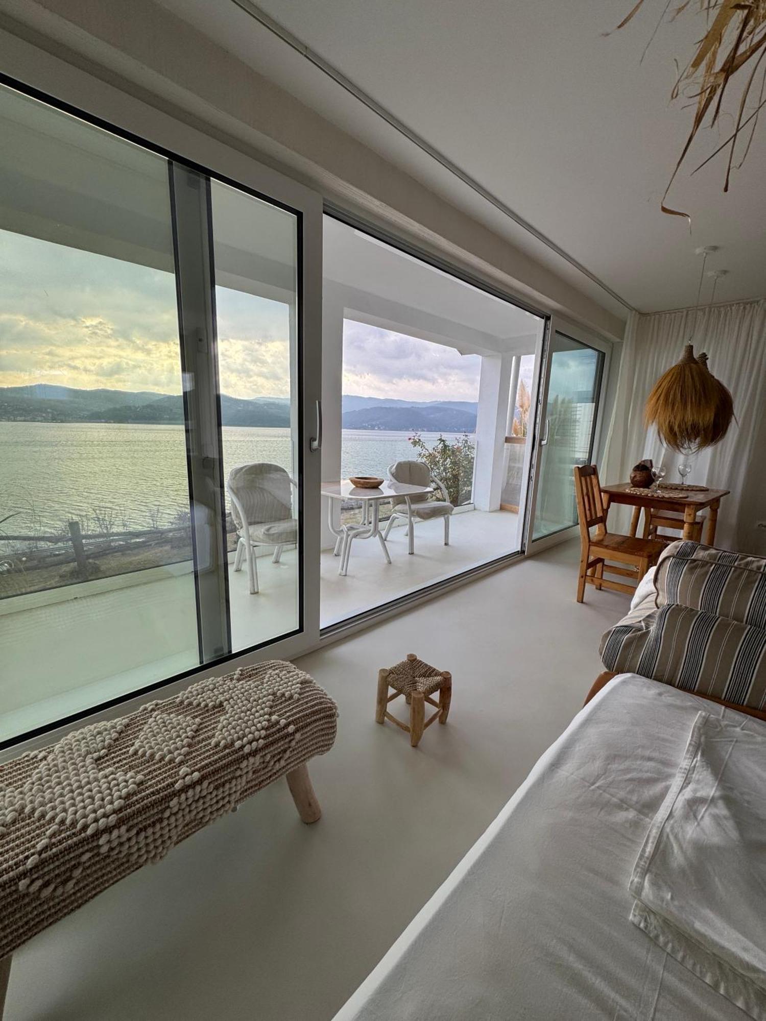 Vila Dream Tricule Svinita Exteriér fotografie