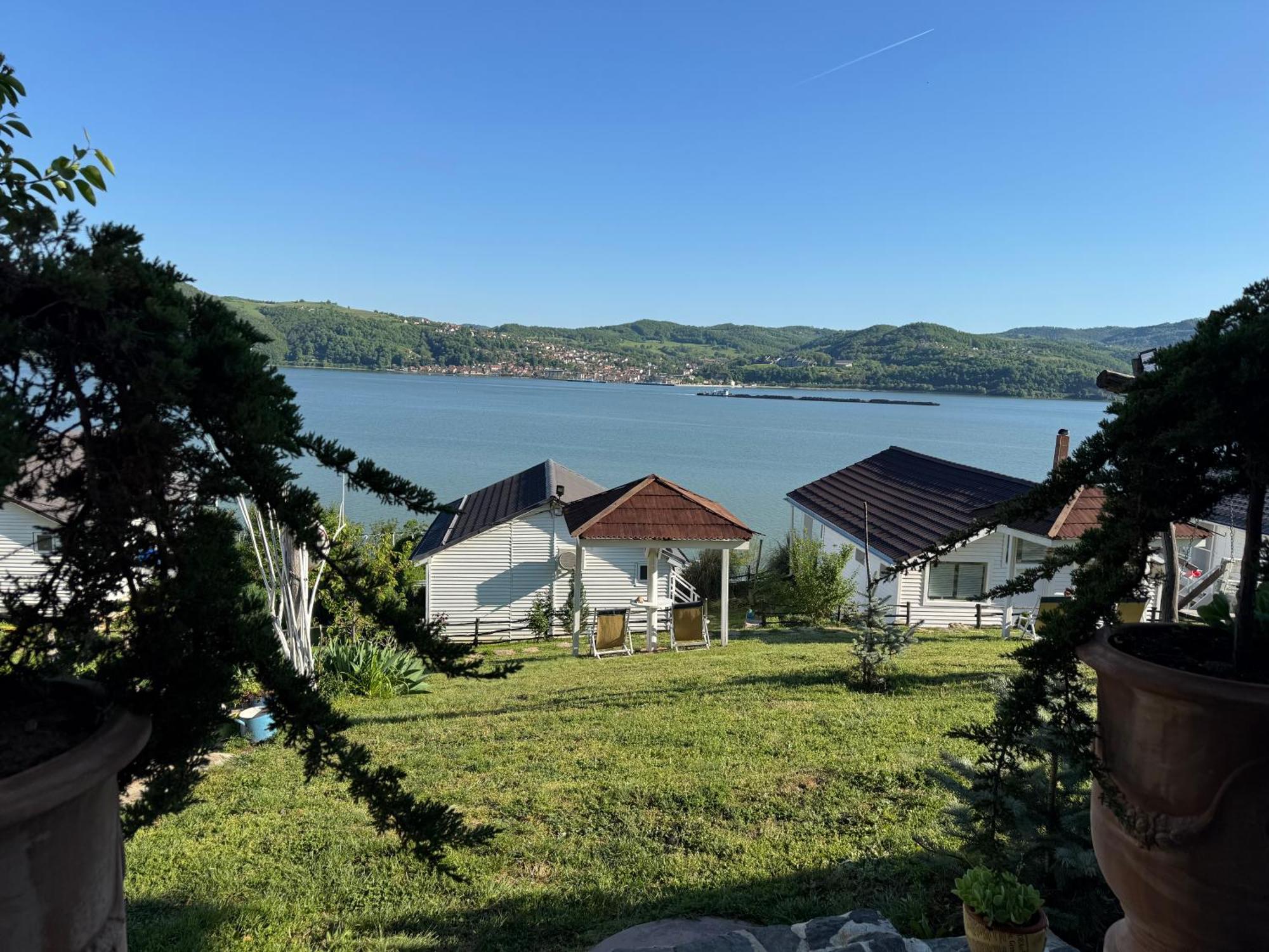 Vila Dream Tricule Svinita Exteriér fotografie