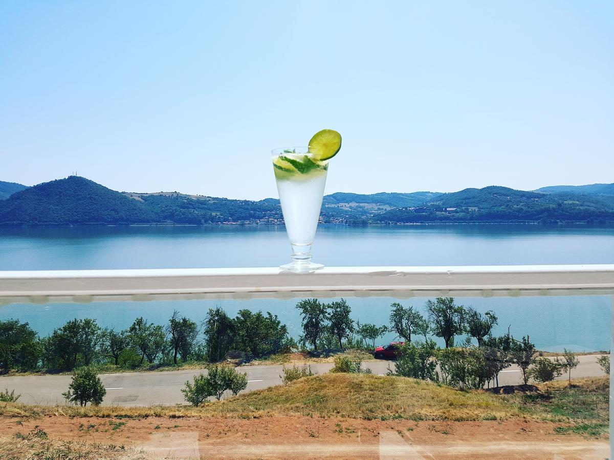 Vila Dream Tricule Svinita Exteriér fotografie